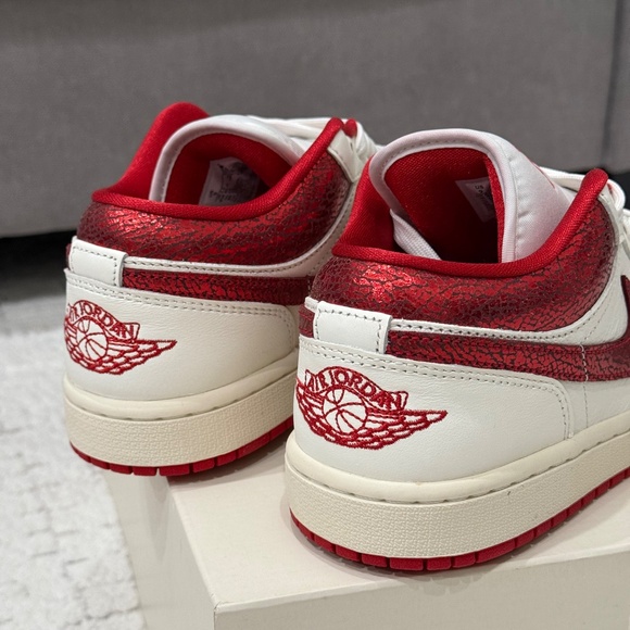 New women air Jordan 1 low se size us 9 - Picture 5 of 7